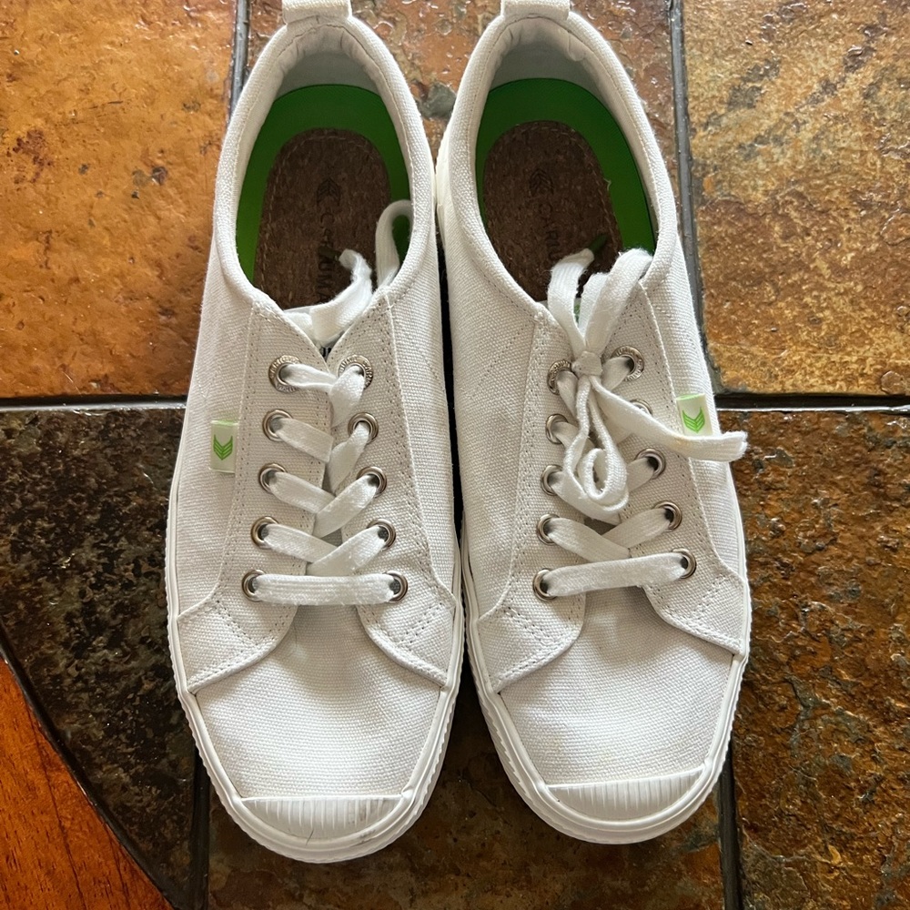 Cariuma shoes